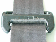 Sichtbare Unfallspuren am Sicherheitsgurt