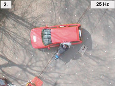 Die Videosequenz einer nachgestellten Motorrad-Pkw-Kollision veranschaulicht das Bewegungsverhalten der Fahrzeuge und des Motorradfahrers w�hrend der Kollision