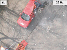 Die Videosequenz einer nachgestellten Motorrad-Pkw-Kollision veranschaulicht das Bewegungsverhalten der Fahrzeuge und des Motorradfahrers w�hrend der Kollision