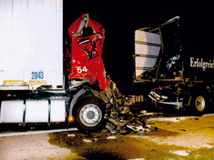 Folgenschwerer Lkw-Lkw-Auffahrunfall