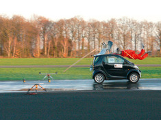 Untersuchung einer Fu�g�nger-Pkw-Kollision im Crashversuch