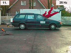 Crashtest-Sequenz Pkw-Fahrradfahrer-Kollision