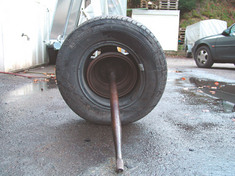 Herausgerissene Steckachse