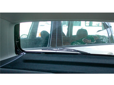 R�ckw�rtiger Blick des Fahrers aus dem Heckfenster