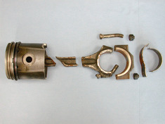 Kolben mit zerst�rtem Pleuel