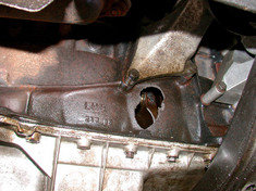 Durchgeschlagener Motorblock