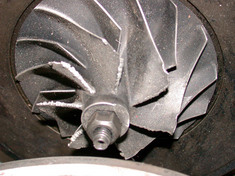 Besch�digtes Verdichterrad eines Turboladers