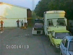 Crashsimulation: Fahrzeug kollidiert mit stehendem Lkw