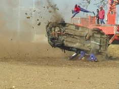 Crashversuch mit Pkw-�berschlag